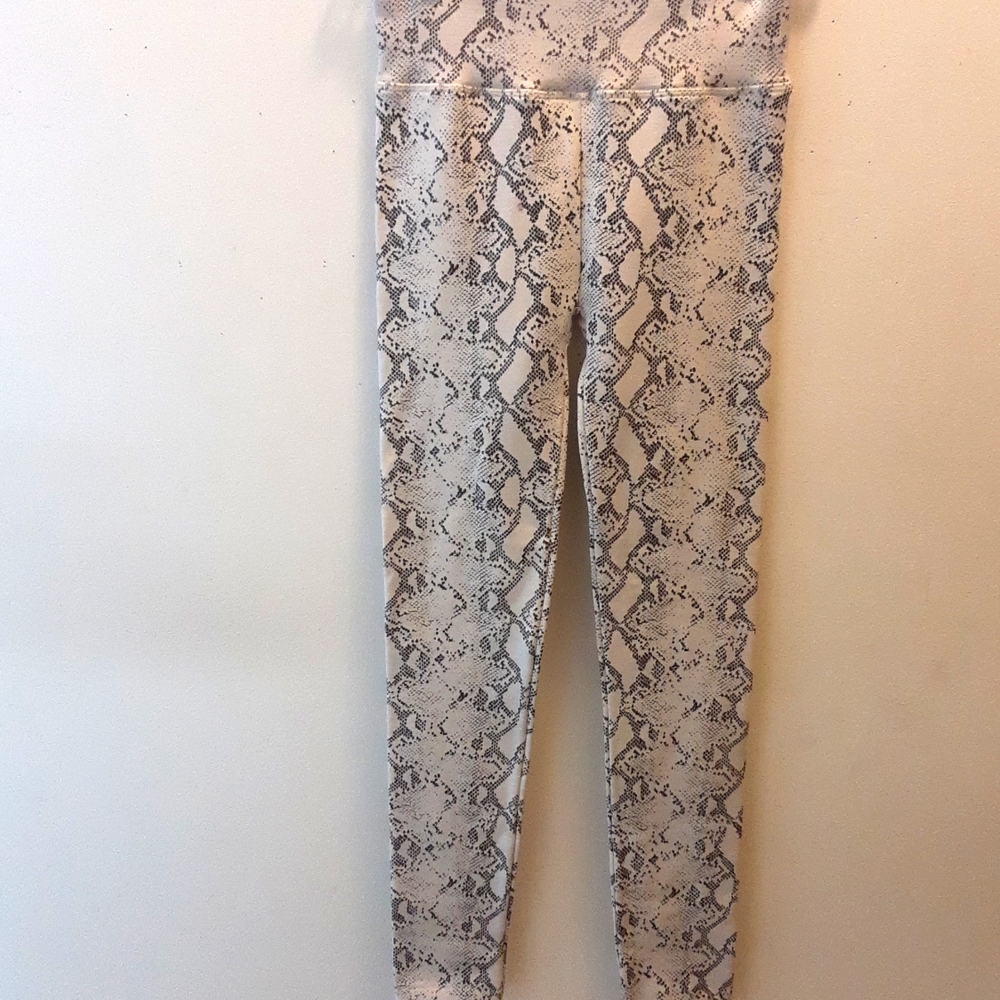 NWOT Zenana Women's Snakeskin Leggings Tan Moccha Fleece Lined